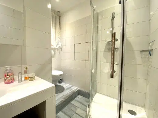 Renoviertes Bad mit Dusche